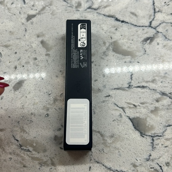 Anastasia Beverly Hills
Lash Sculpt Lengthening & Volumizing Mascara - Picture 3 of 6